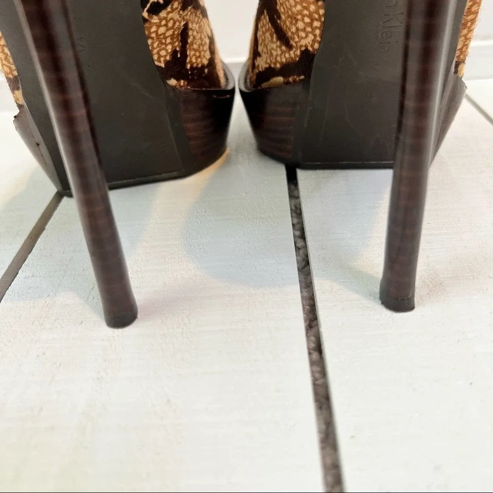 Calvin Klein animal print platform shoes size 7.5   #024-1